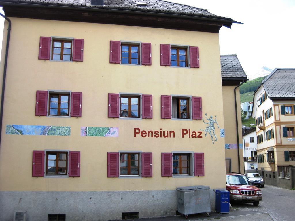 Pensiun Garni Plaz Hotel Scuol Bagian luar foto