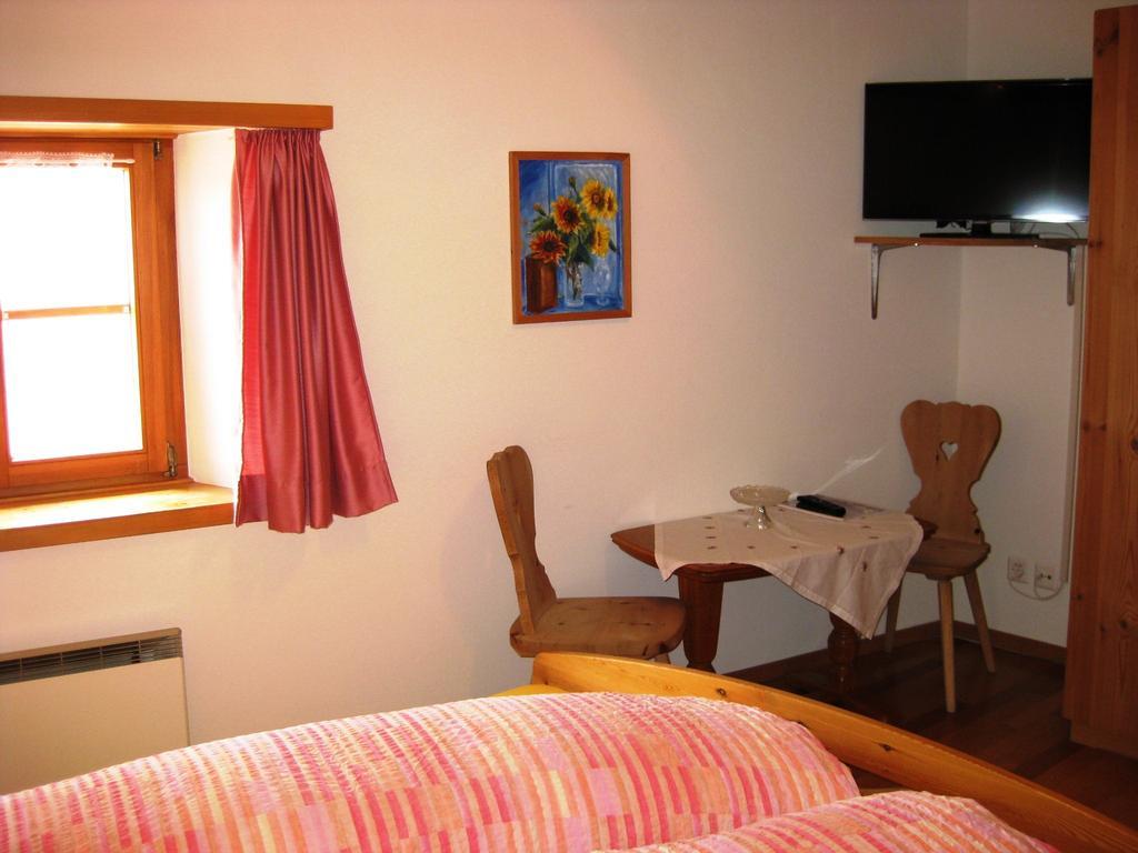 Pensiun Garni Plaz Hotel Scuol Bagian luar foto