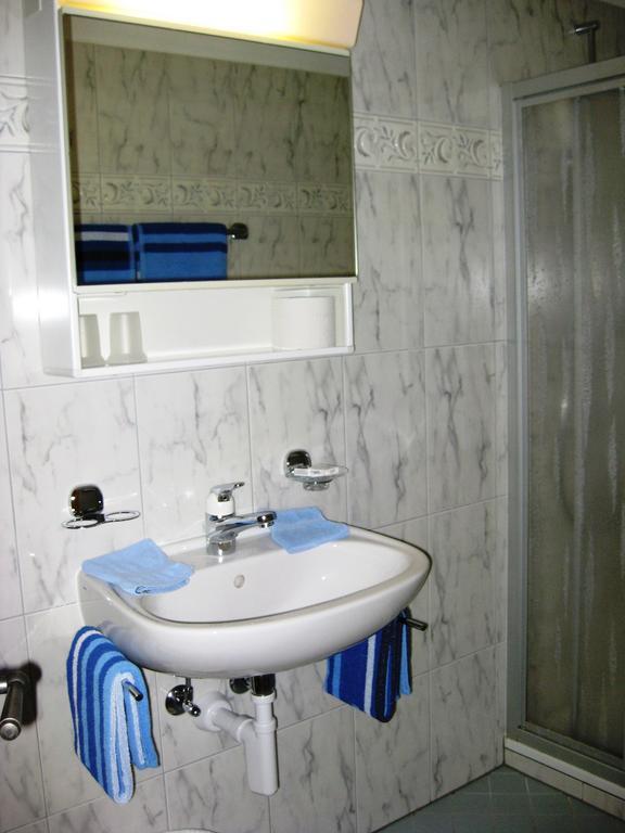 Pensiun Garni Plaz Hotel Scuol Ruang foto