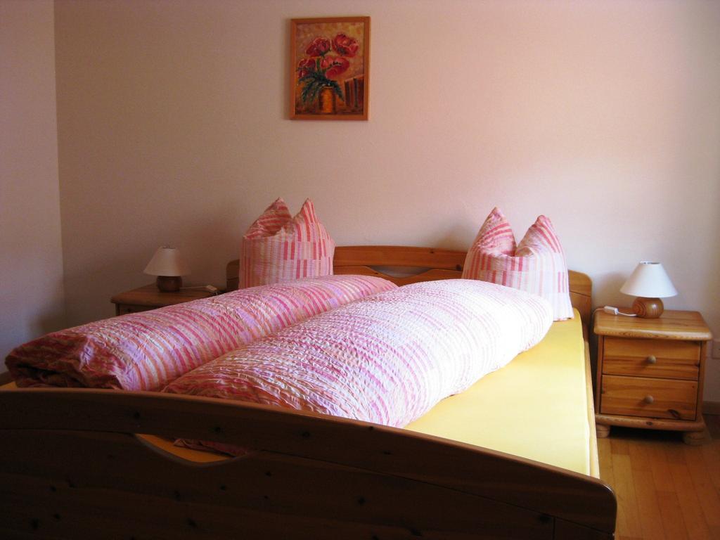 Pensiun Garni Plaz Hotel Scuol Ruang foto
