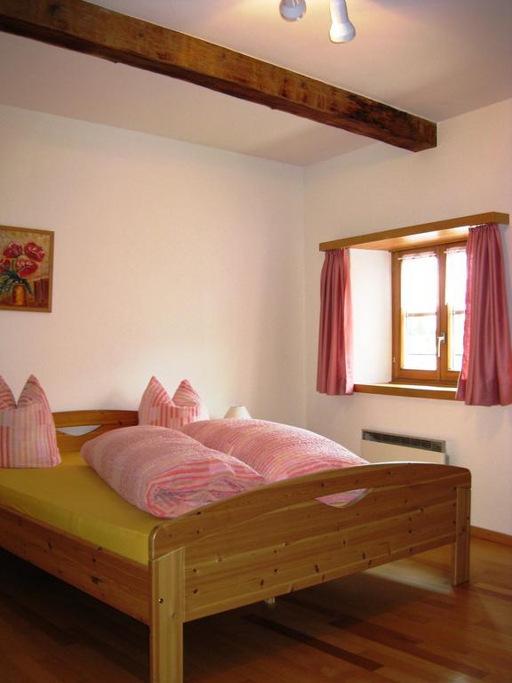 Pensiun Garni Plaz Hotel Scuol Ruang foto