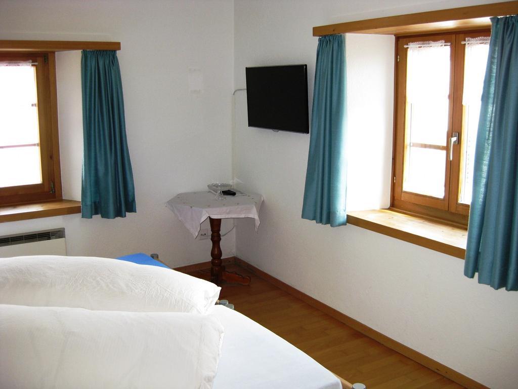 Pensiun Garni Plaz Hotel Scuol Ruang foto