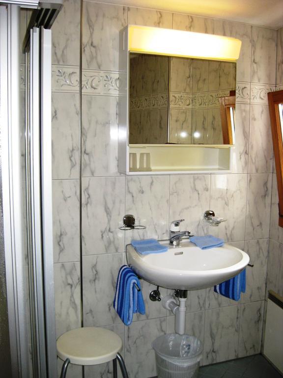 Pensiun Garni Plaz Hotel Scuol Ruang foto