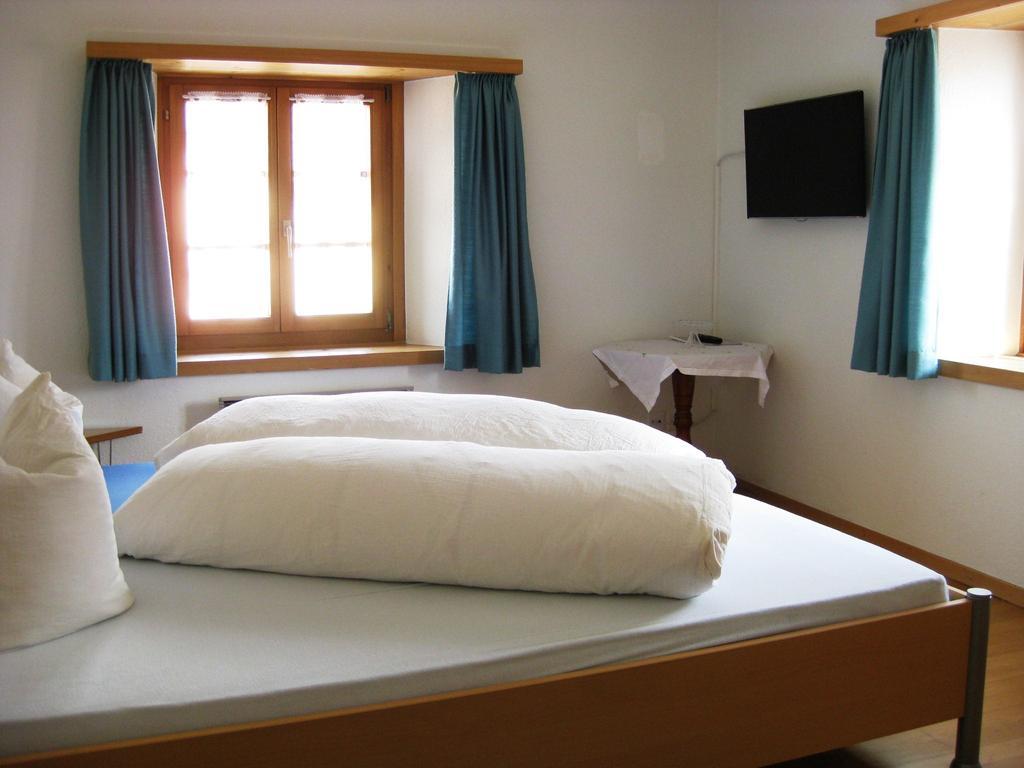 Pensiun Garni Plaz Hotel Scuol Ruang foto