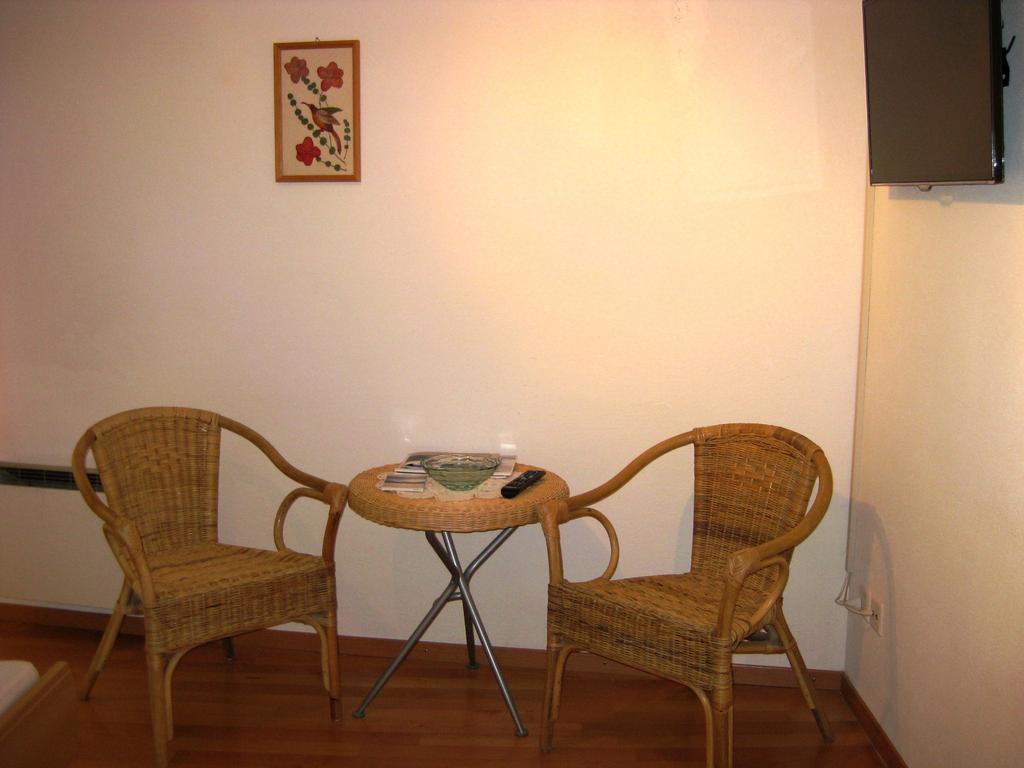 Pensiun Garni Plaz Hotel Scuol Bagian luar foto