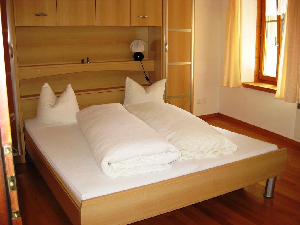 Pensiun Garni Plaz Hotel Scuol Bagian luar foto